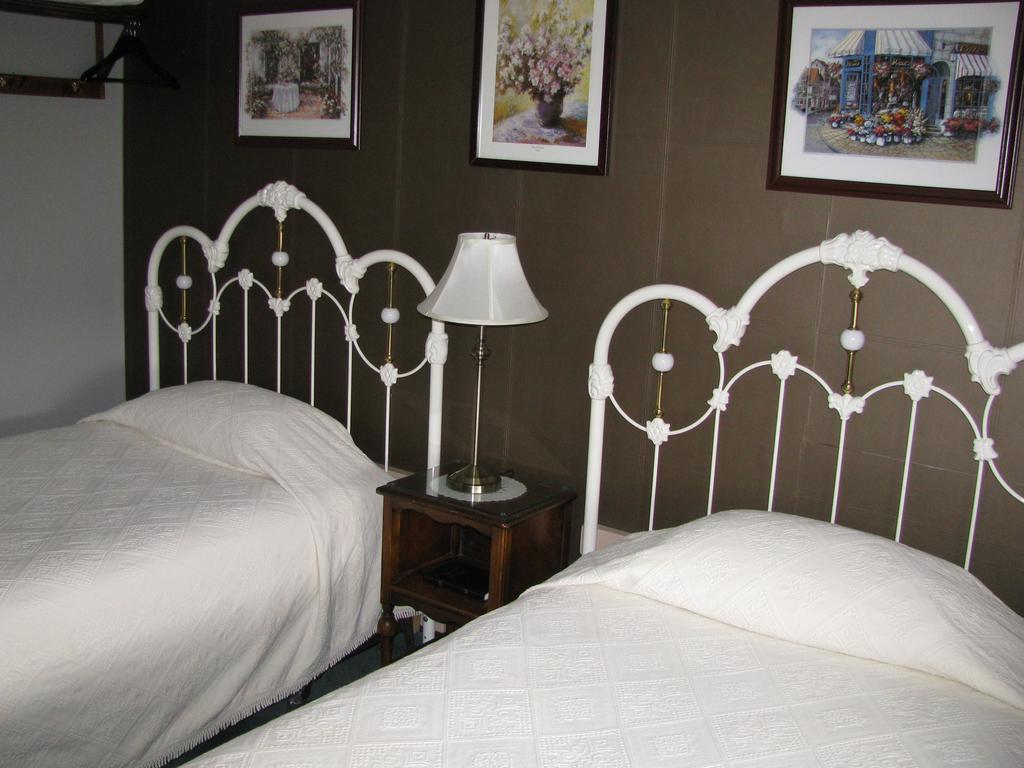 Billy Barker Casino Hotel Quesnel Bagian luar foto