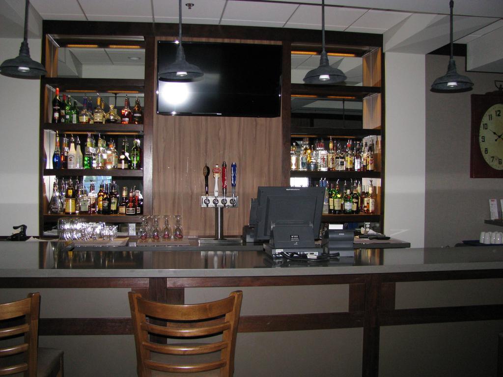 Billy Barker Casino Hotel Quesnel Bagian luar foto