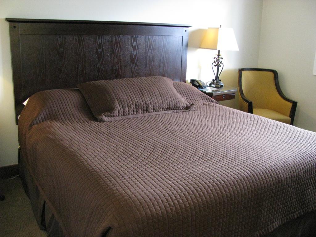 Billy Barker Casino Hotel Quesnel Bagian luar foto