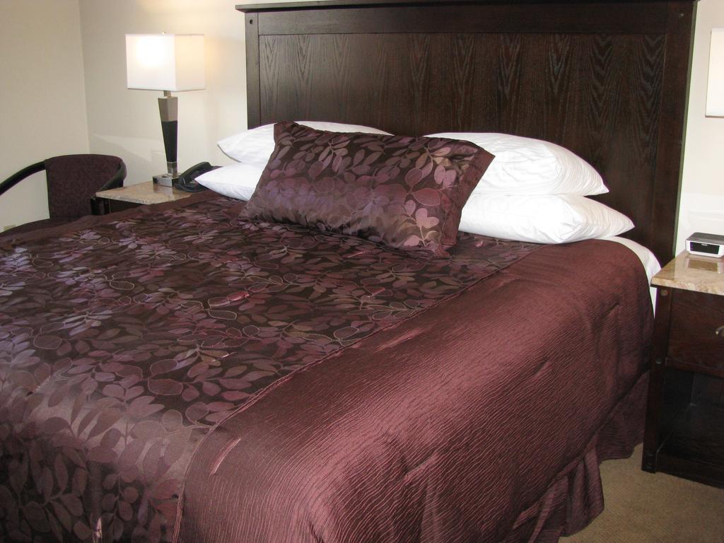 Billy Barker Casino Hotel Quesnel Bagian luar foto