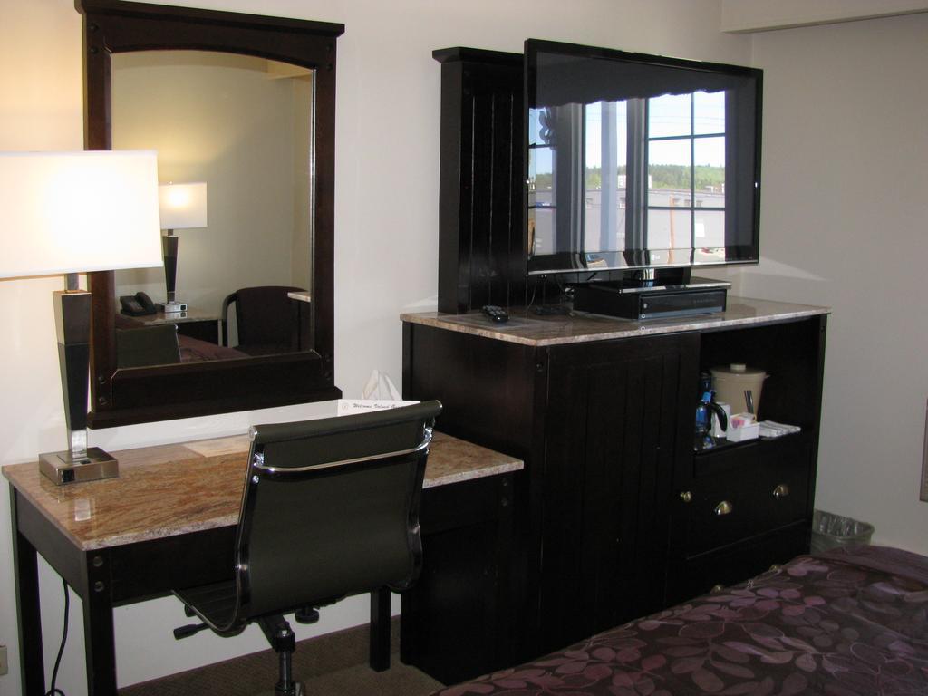 Billy Barker Casino Hotel Quesnel Bagian luar foto