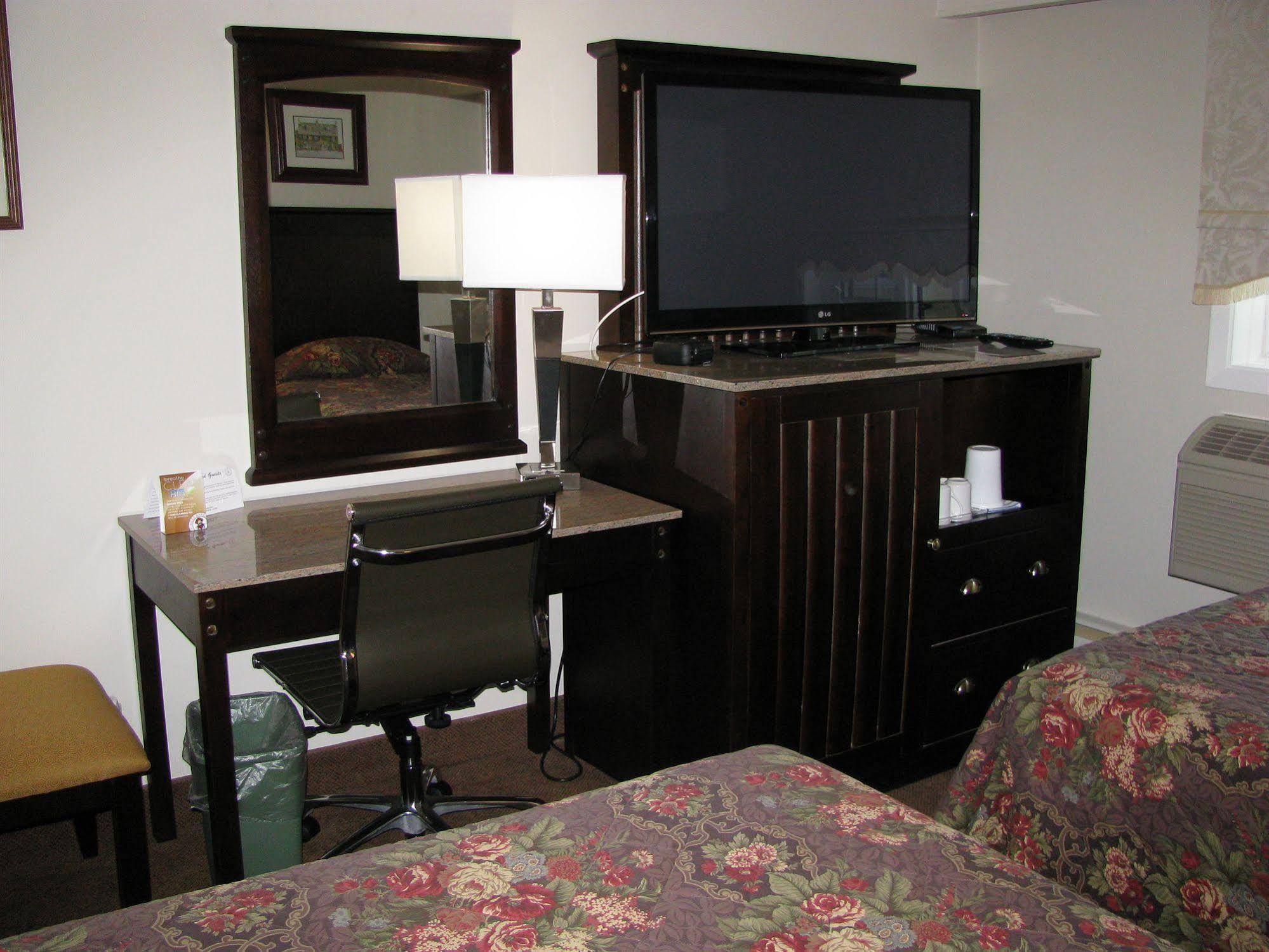 Billy Barker Casino Hotel Quesnel Bagian luar foto