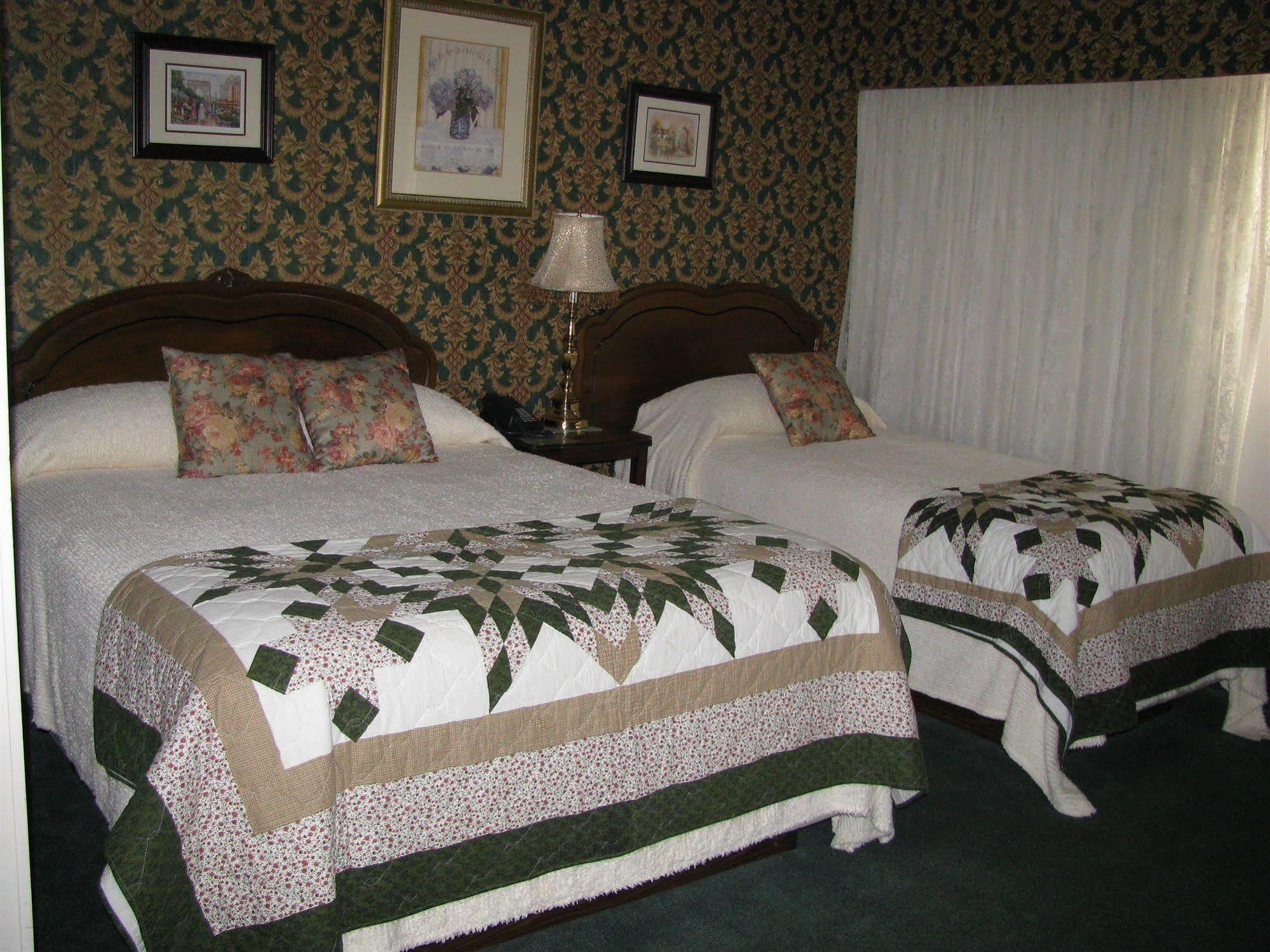 Billy Barker Casino Hotel Quesnel Bagian luar foto