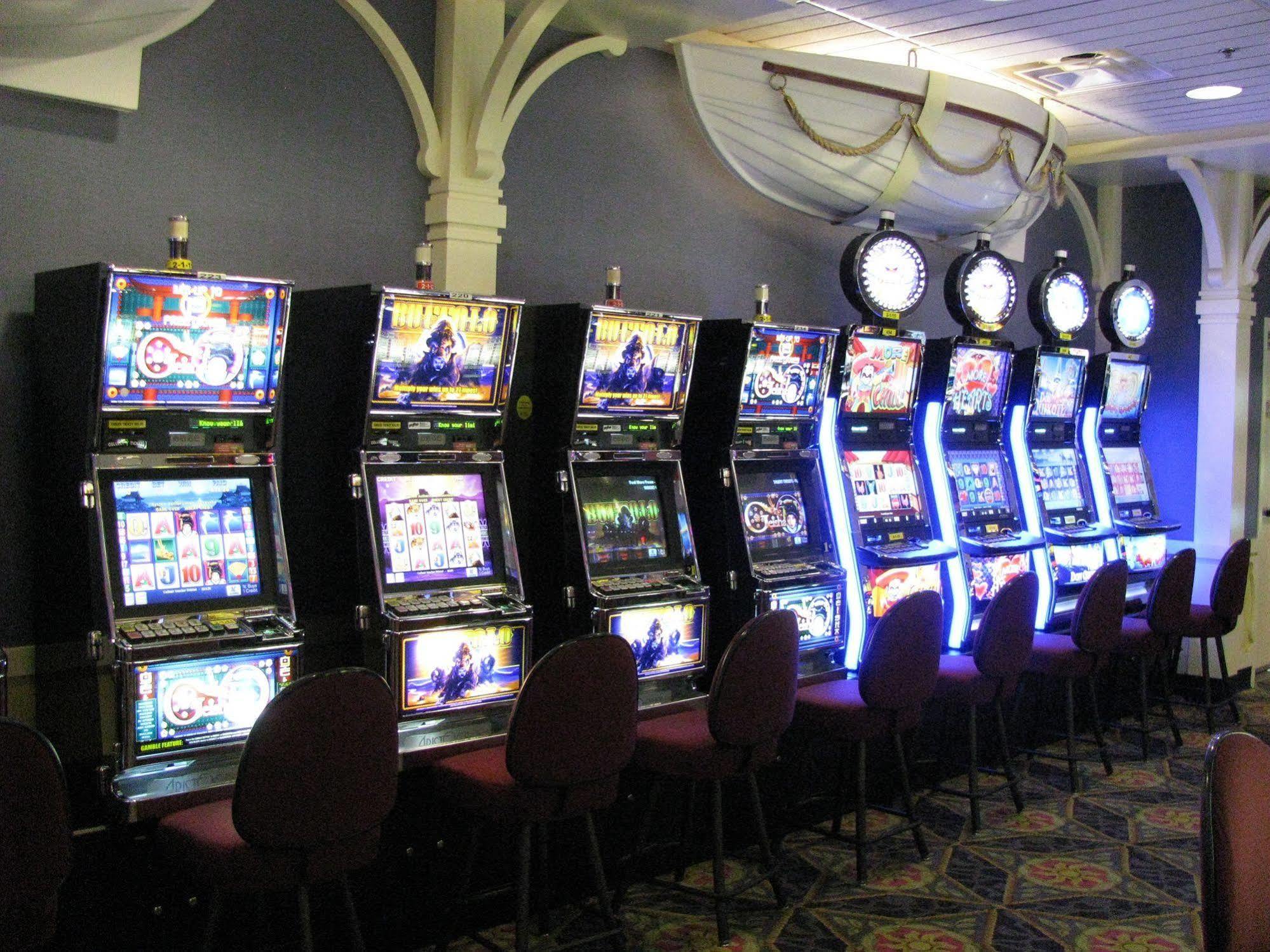 Billy Barker Casino Hotel Quesnel Bagian luar foto