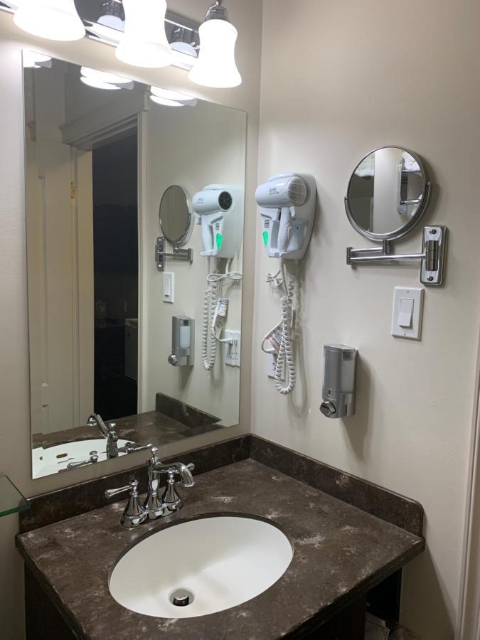 Billy Barker Casino Hotel Quesnel Bagian luar foto